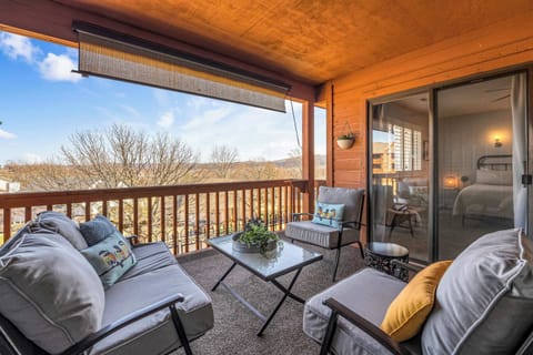 Condo, Multiple Beds, Balcony, Mountain View (Bright Stylish Condo w/ Balcony) | Property grounds