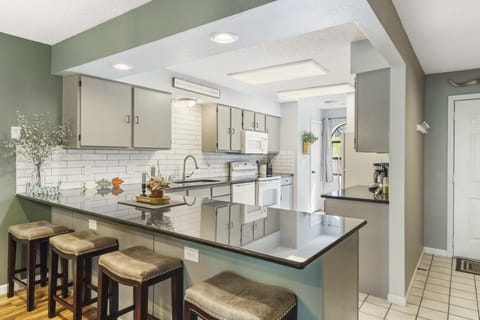 Condo, Multiple Beds, Patio, Garden View (Antler Ridge Retreat) | Private kitchen | Fridge, microwave, oven, stovetop