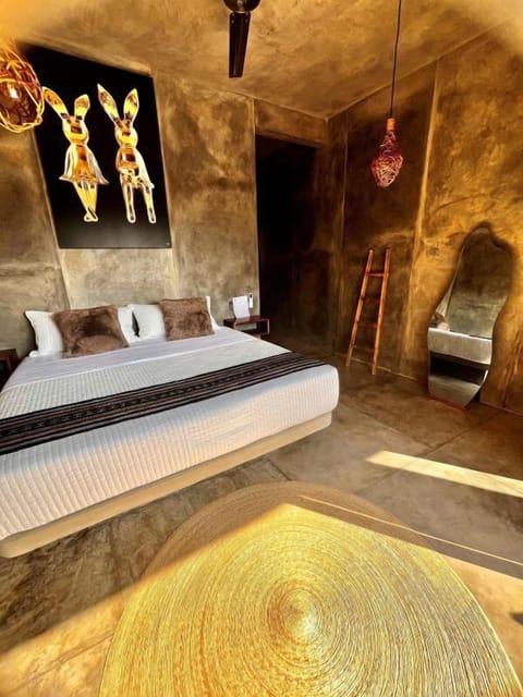 Deluxe Room, 1 Bedroom, Pets Not Allowed, Pool View | In-room dining