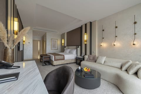 In-room safe, soundproofing, iron/ironing board, free WiFi