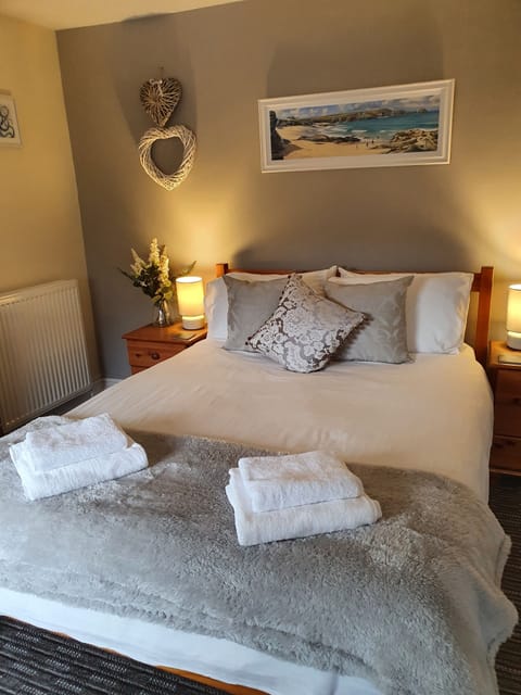 Comfort Double Room | Free WiFi, bed sheets