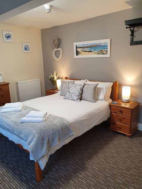 Comfort Double Room | Free WiFi, bed sheets