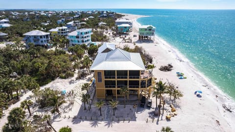 Nestled right on the water, Gypsy Wind offers unobstructed views, soothing sea breezes, and easy access to all your favorite water activities.