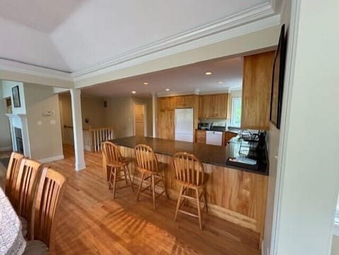 counter seating at kitchen island