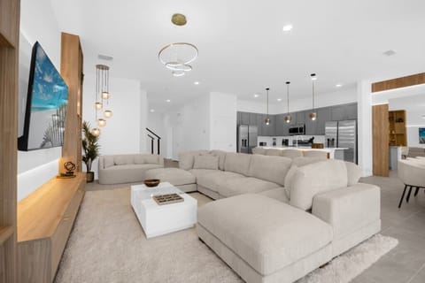 5779HighSeasDrive(2)