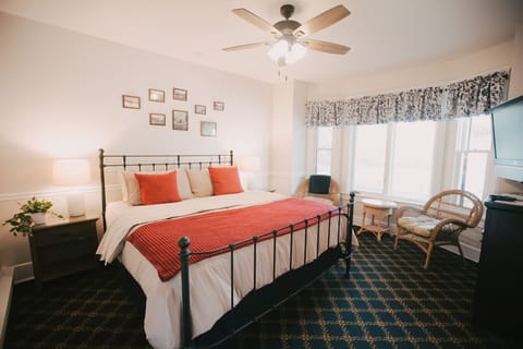 Clark Fork Suite #1- Wake up to the peaceful murmur of the river from the king bed in our luxurious Clark Fork Suite