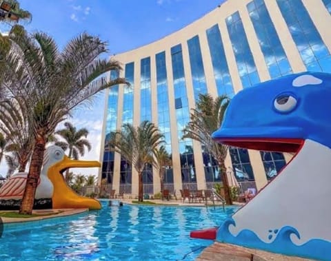 2 outdoor pools