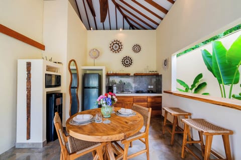 Villa, 1 Bedroom, Pool View | Dining room