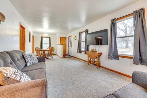 Lake Mills Vacation Rental | 3BR | 1.5BA | 900 Sq Ft | Stairs Required