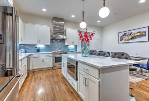 New fully equipped Kitchen with island
