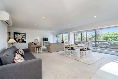 Living Area/Dining Area