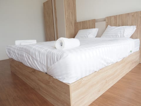 Free WiFi, bed sheets