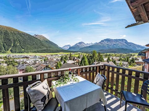 House, Home, Roof, Cottage, Estate, Landscaping, Garden Buildings, Siding, Farmhouse