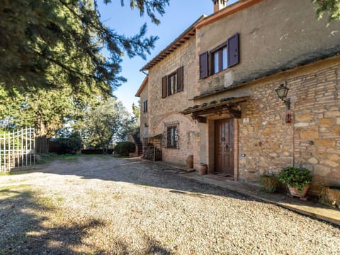 House, Home, Cottage, Estate, Driveway, Balcony, Siding, Villa