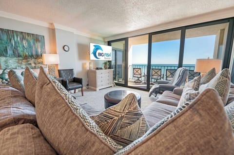 Amazing Living Room, Beautifully Decorated with Stunning Views🌊☀️
