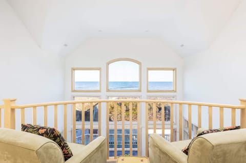 Top floor seating area