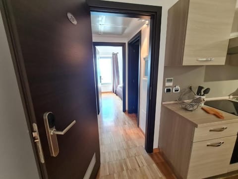 Family Apartment | Desk, laptop workspace, free WiFi