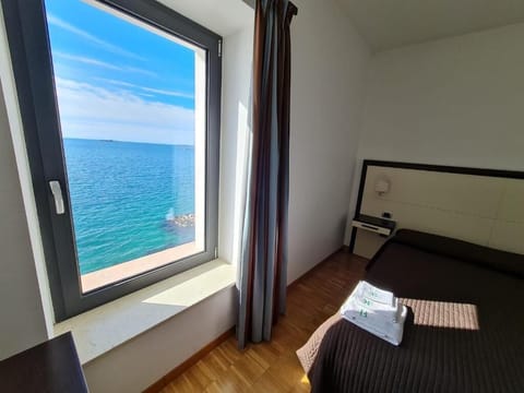 Family Apartment | Desk, laptop workspace, free WiFi