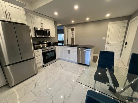 Beautiful Home with Modern Kitchen