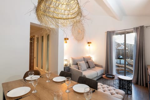 Luxury Apartment, Ensuite (Bord De Plage) | 2 bedrooms, in-room safe, individually decorated, individually furnished