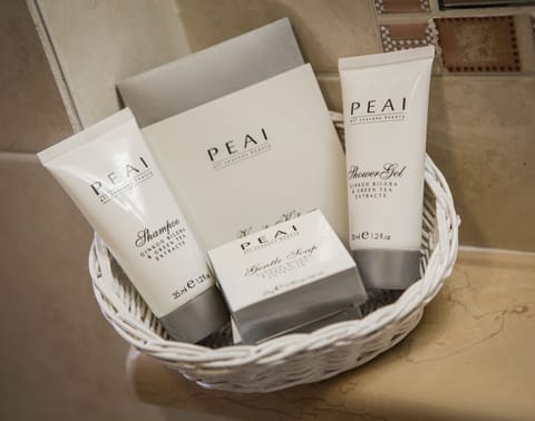 Separate tub and shower, free toiletries, hair dryer, bidet