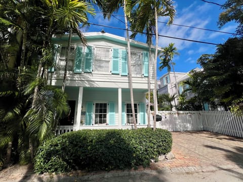 Gorgeous Historic House w private parking spot