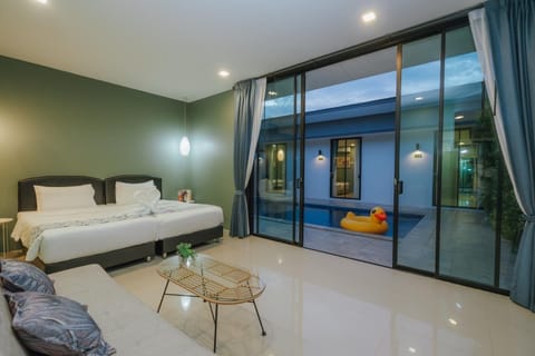 Basic Suite | Iron/ironing board, free WiFi