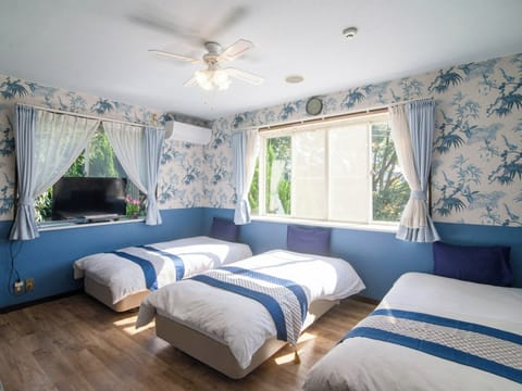 ・[Whispering Trees: Triple Room] A bright room with plenty of light.