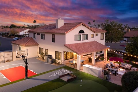Get ready for the ultimate Arizona retreat—luxury, adventure, and relaxation all in one place!