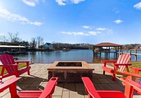 Welcome to Pleasant Cove- great fire pit with lake views. 