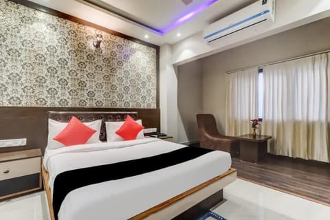 Executive Room | Living area | 32-inch LED TV with cable channels, printers