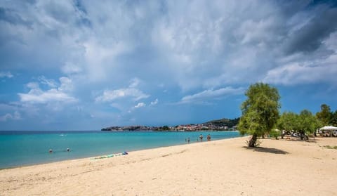 Beach nearby, 2 beach bars
