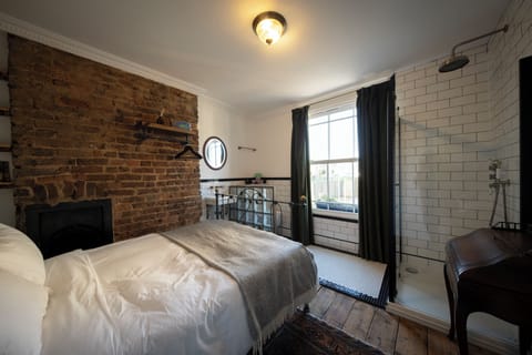 Double Room, 1 Double Bed, Non Smoking, Private Bathroom | Iron/ironing board, free WiFi