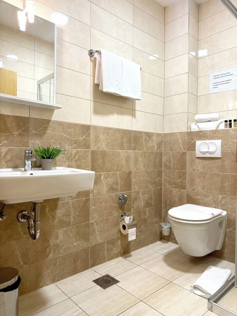 Double or Twin Room, Non Smoking | Bathroom | Shower, hair dryer, slippers, towels