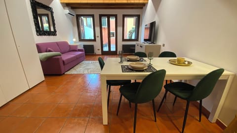 Duplex, Non Smoking, Courtyard View | Living area