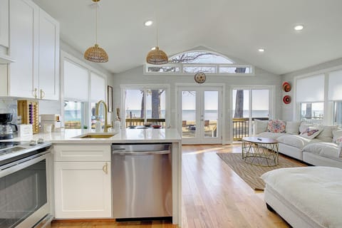 Open Floor plan: Kitchen and living room