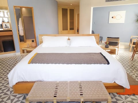 In-room safe, soundproofing, free WiFi, bed sheets