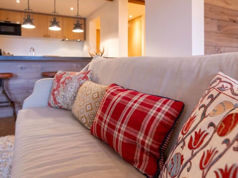 Furniture, Interior Design, Couch, Cushion, Wood, Flooring, Throw Pillow, Living Room, Textile, Floor