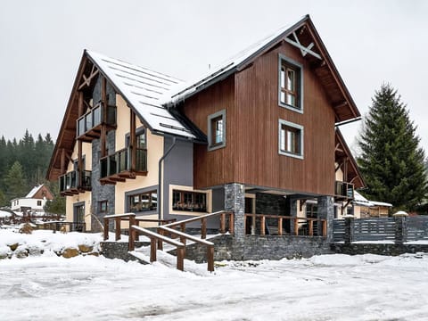 Building, Window, House, Home, Siding, Cottage, Facade, Residential Area, Roof, Winter
