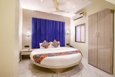 Luxury Suite | Egyptian cotton sheets, premium bedding, in-room safe, desk
