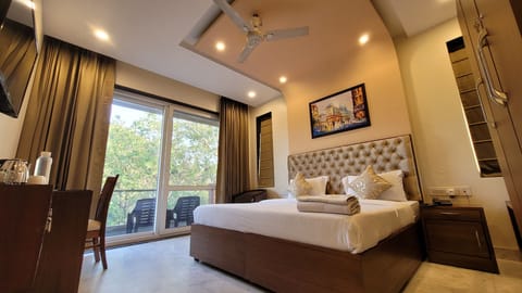 Deluxe Room, 1 Double Bed, Park View | 1 bedroom, premium bedding, desk, free WiFi