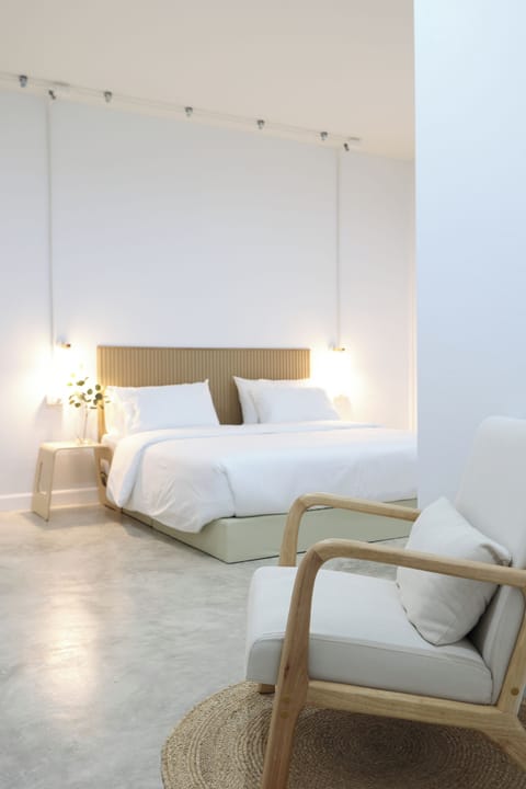 Superior Room, Non Smoking, Private Bathroom | Desk, laptop workspace, iron/ironing board, free WiFi
