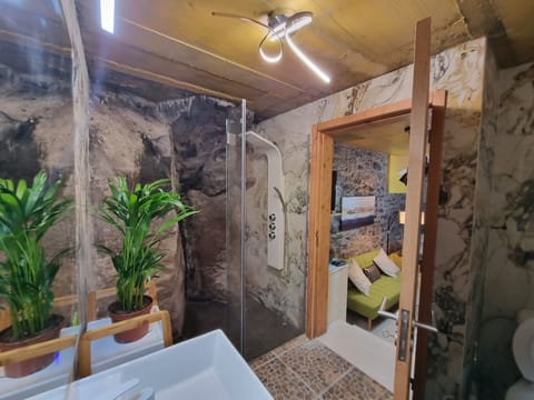 Room, 1 Bedroom, Smoking, Balcony | Interior