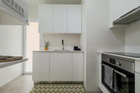 Family Apartment, Tower | Private kitchen | Full-size fridge, microwave, oven, stovetop