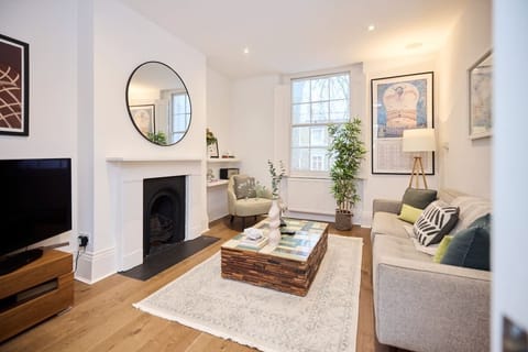 House (3 Bedrooms) | Exterior