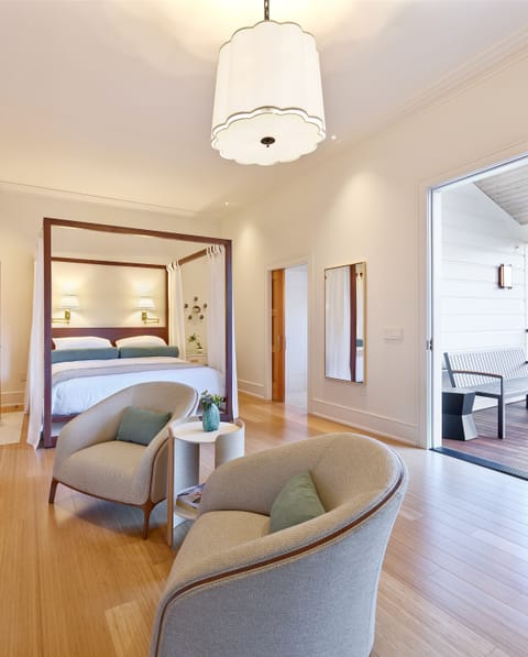 Deluxe Studio Suite, 1 King Bed, Roll-in Shower, Mountain View | Premium bedding, in-room safe, individually decorated