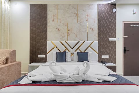 Luxury Studio | Desk, laptop workspace, free WiFi