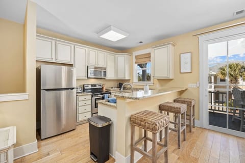 Cook and connect in this fully equipped kitchen with modern appliances, a spacious breakfast bar, and plenty of natural light! Perfect for preparing meals or enjoying a quick snack before heading out to the beach or shopping.
