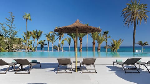 3 outdoor pools, pool umbrellas, sun loungers