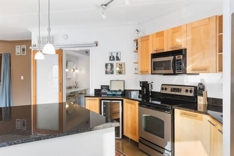 Fully-stocked kitchen for all your cooking needs!